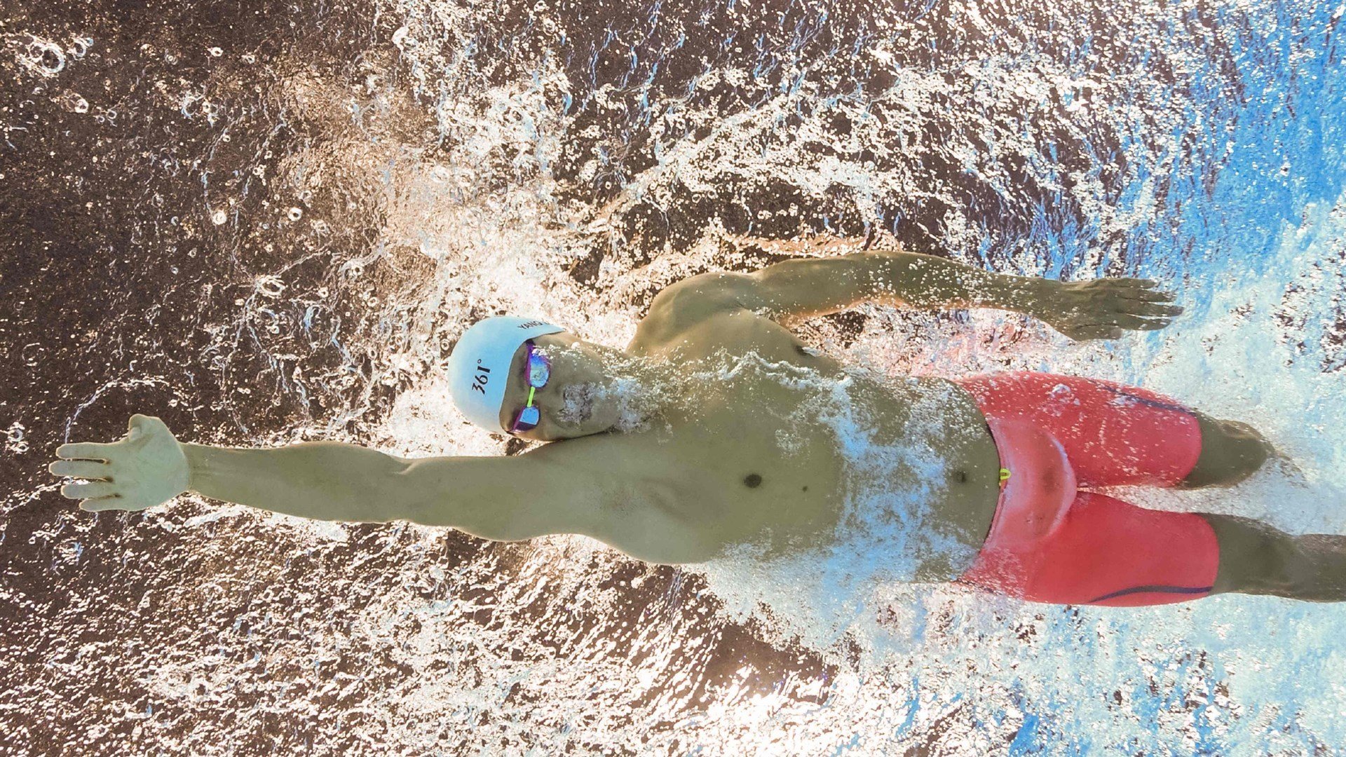 塞内加尔骑手马马杜·巴在非洲马术锦标赛上首次亮相即夺得障碍赛银牌，表现出色。